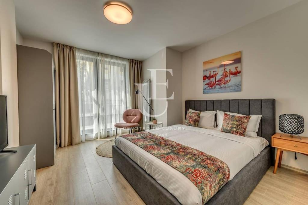Oslo: A Modern Furnished With Parking סופיה